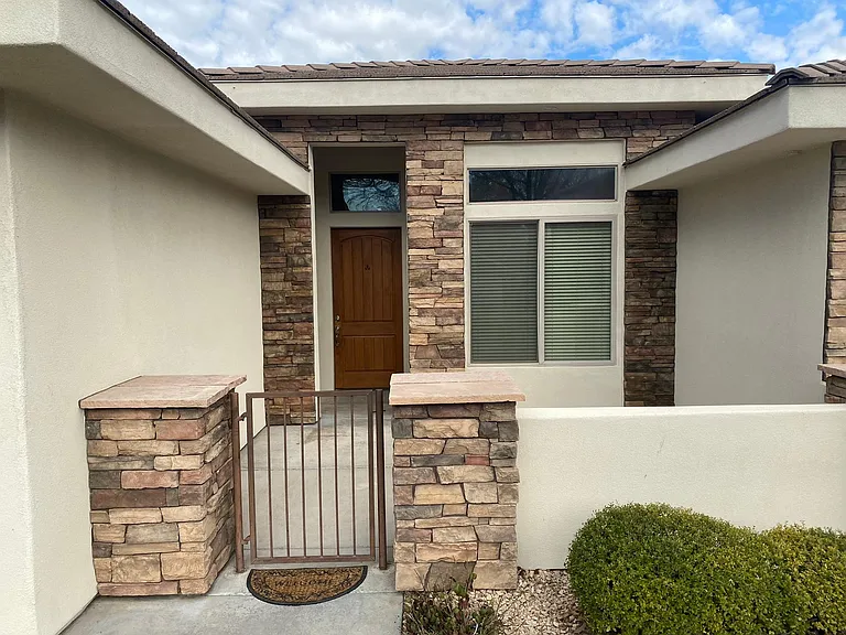 2090 S Belford Pl — Photo 2