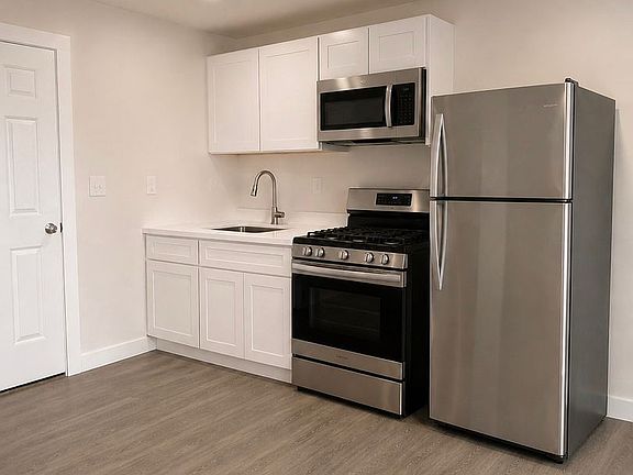 2nd image of 701 Poppy Ave