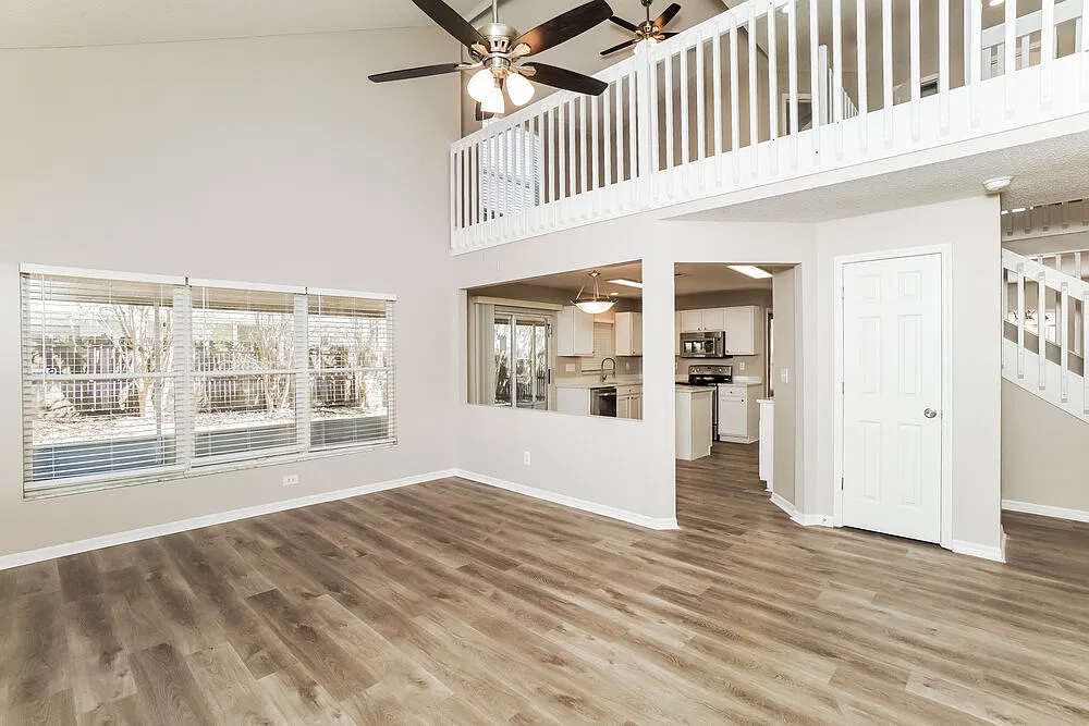 4 bed, 2.5 bath, 2069 sqft, $4,210 — Photo 4