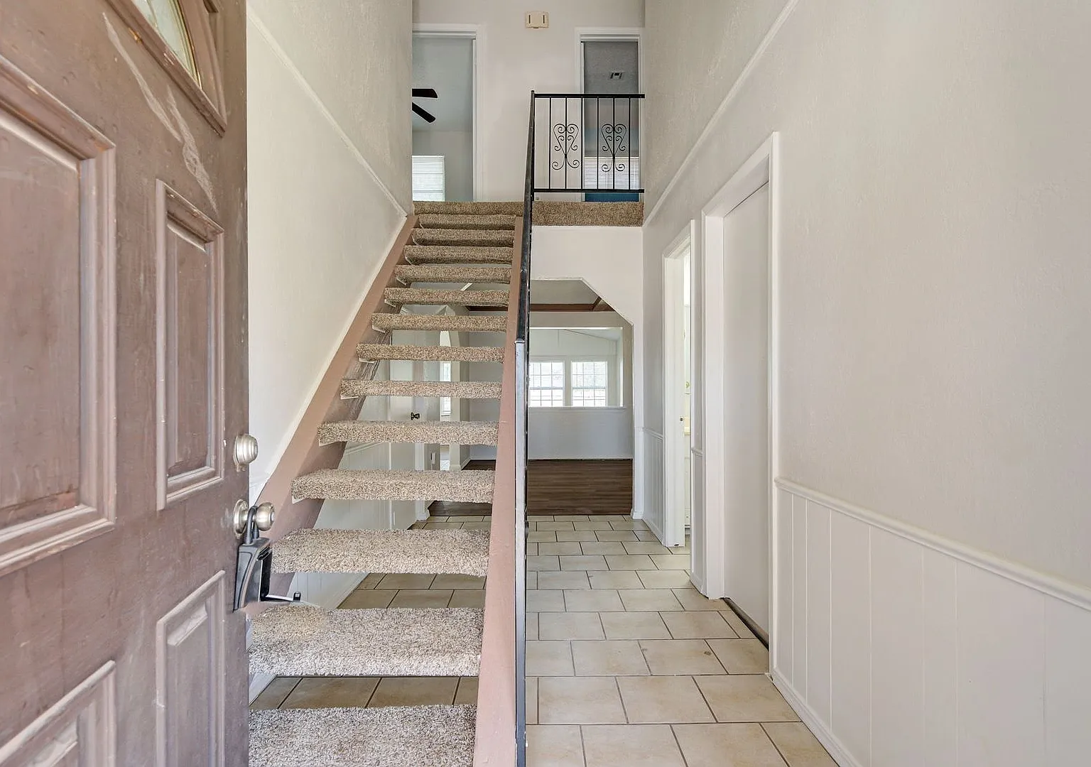 Two-Story 4 bed 2 bath Home in the Heart of Moore! — Photo 3