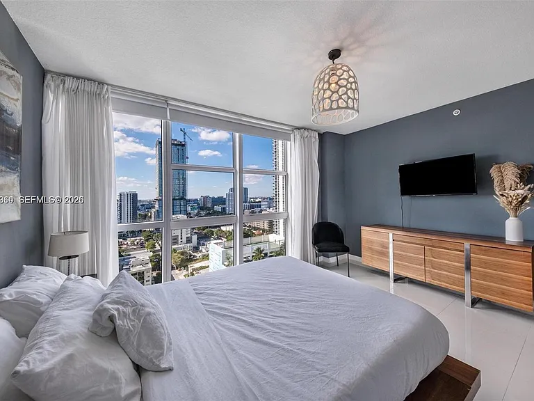 665 NE 25th St #1805 — Photo 34