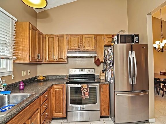 5th image of 440 Malden St #B