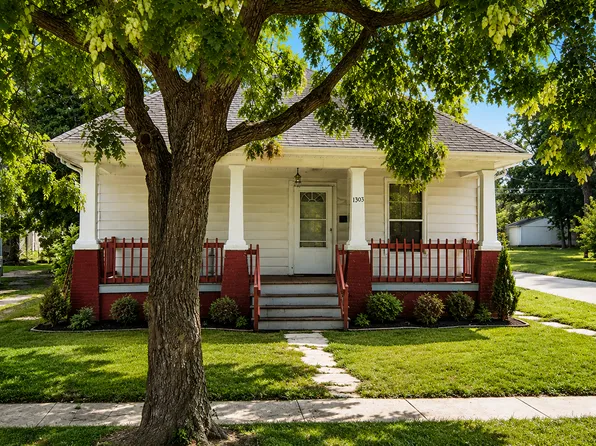 1303 E Hickory St, Decatur, IL 62526