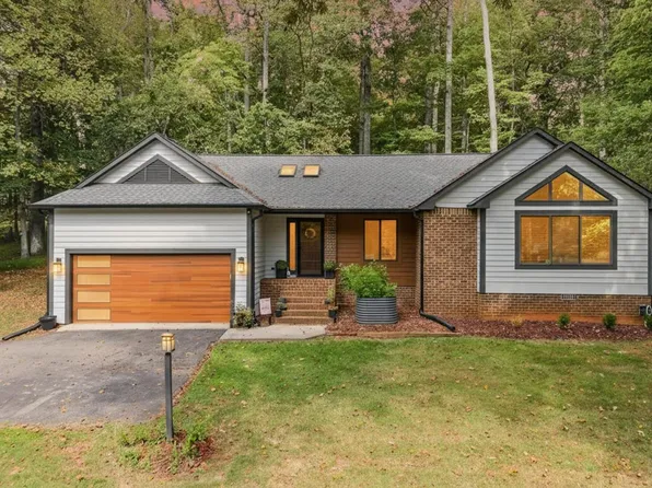 412 Lake Vista Dr, Forest, VA 24551