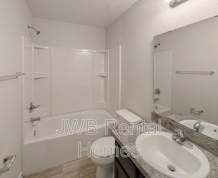 3352 Dillon St — Photo 9