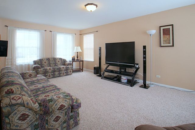 1st image of 574 Charlton Ct