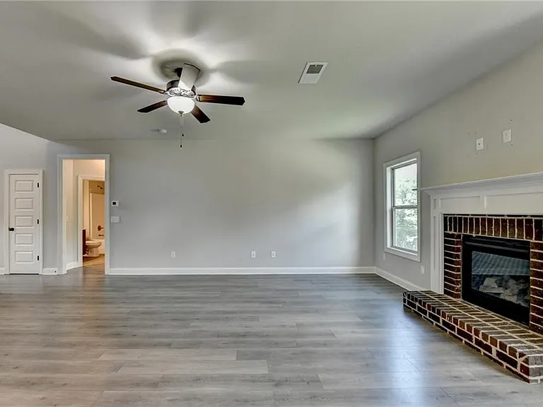 235 Bella Dr — Photo 24