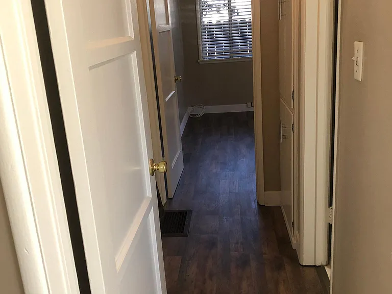 5010 Riverton Ave — Photo 12