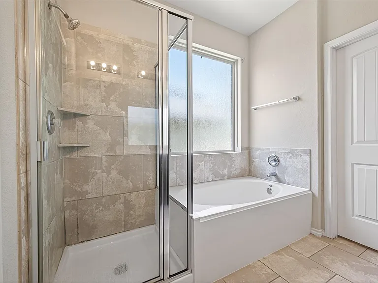 1326 Seagler Pond Ln — Photo 32