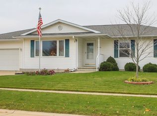 2460 Daleview Dr, Marion, IA 52302