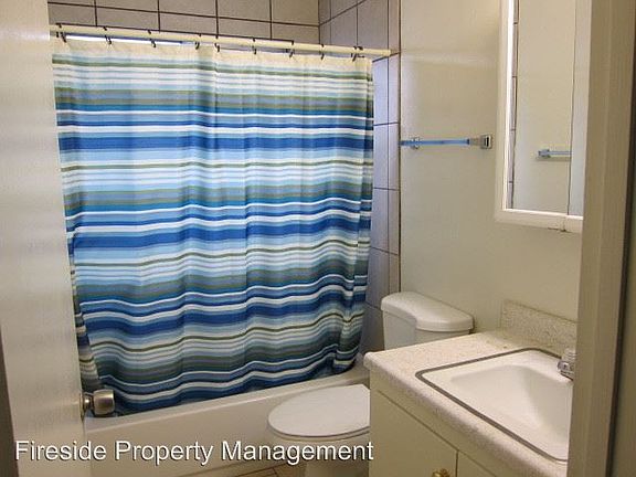 5th image of 629 Laura Dr APT A