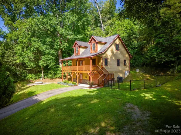 65 Lorraine Dr, Waynesville, NC 28785