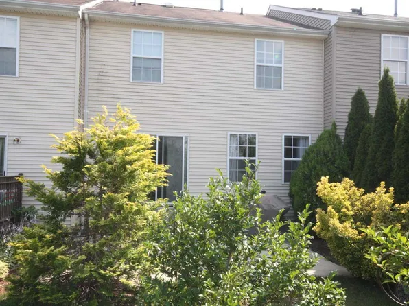 24 Hetton Ct, Glassboro, NJ 08028