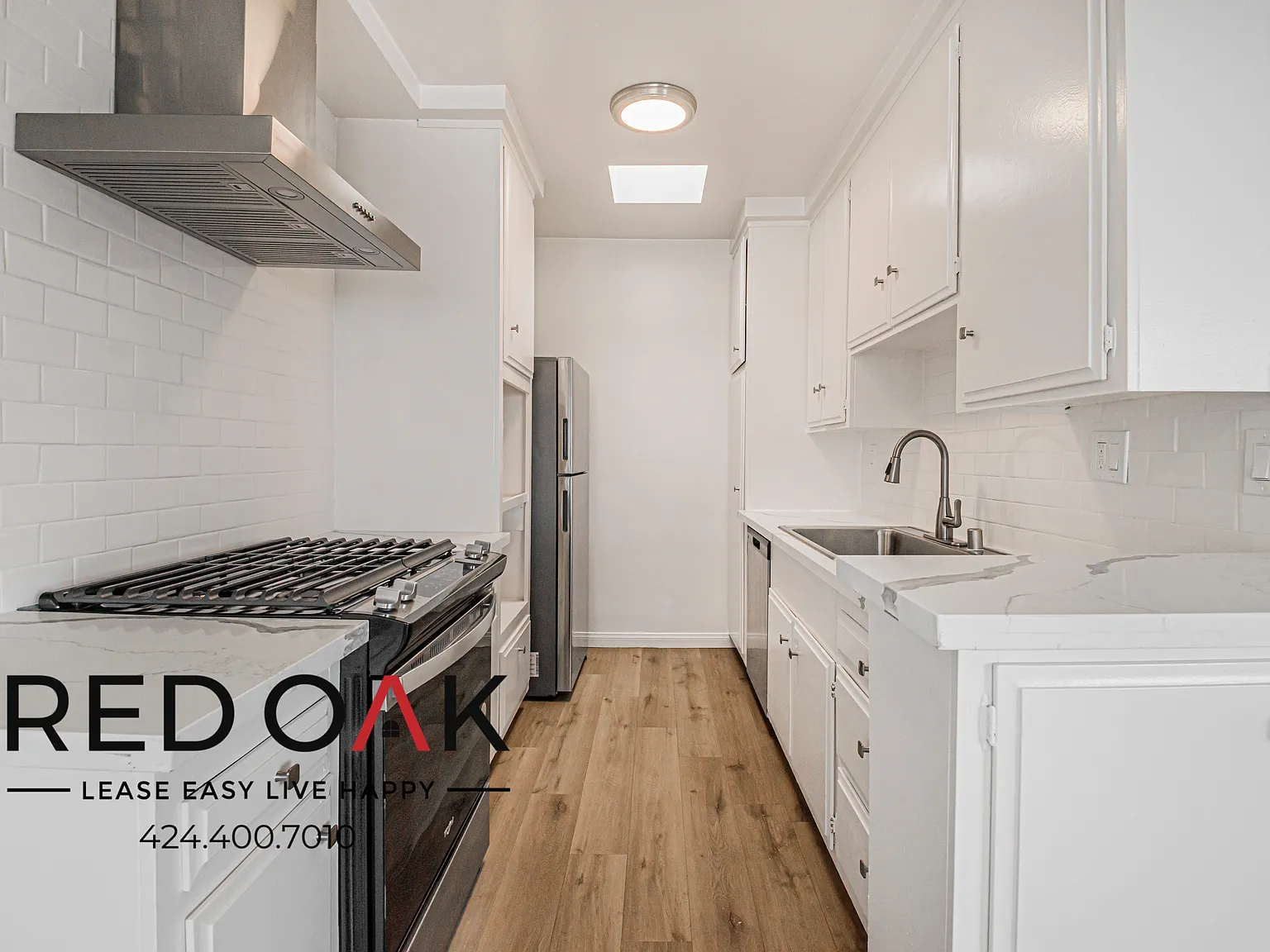 ~6 Weeks Free + $500 Off~ Inviting One-Bedroom With Balcony, On-Site Laundry, And Parking Include... — Photo 3
