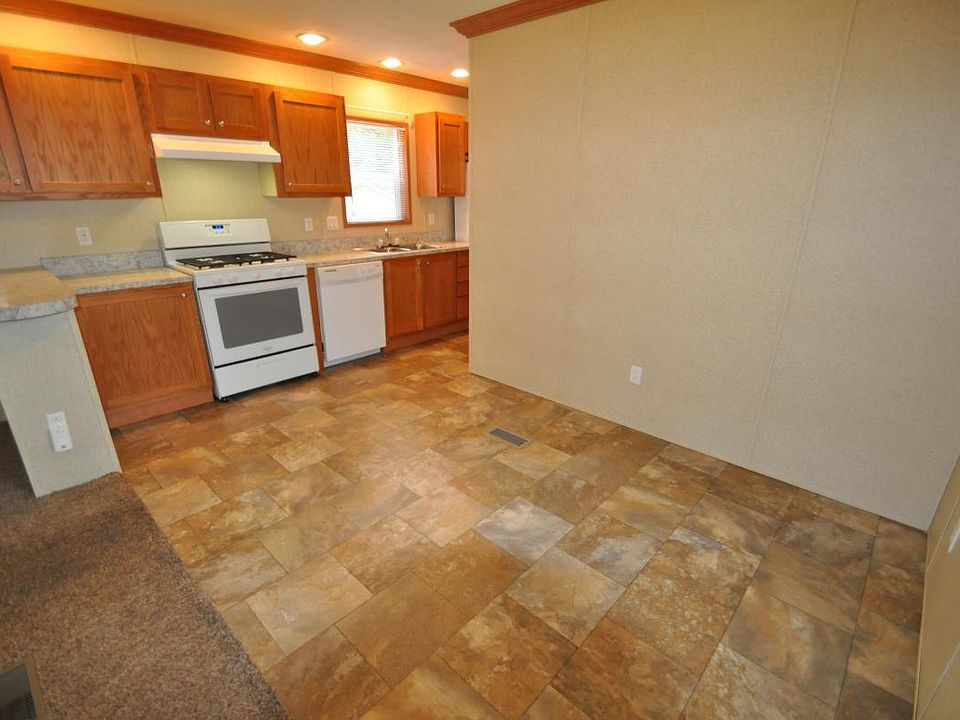 1st image of 10 Gaslight Dr.