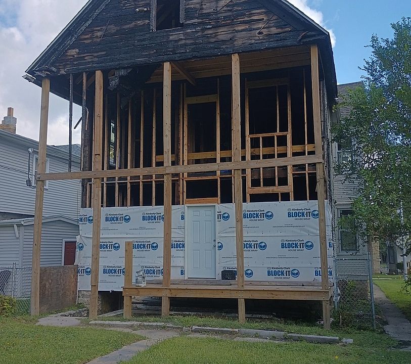 2nd image of 46 W 15th St