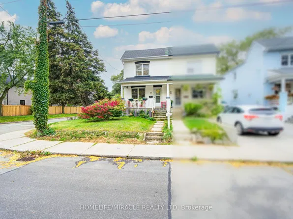 36 Valhalla Blvd, Toronto, ON M1N 3B3