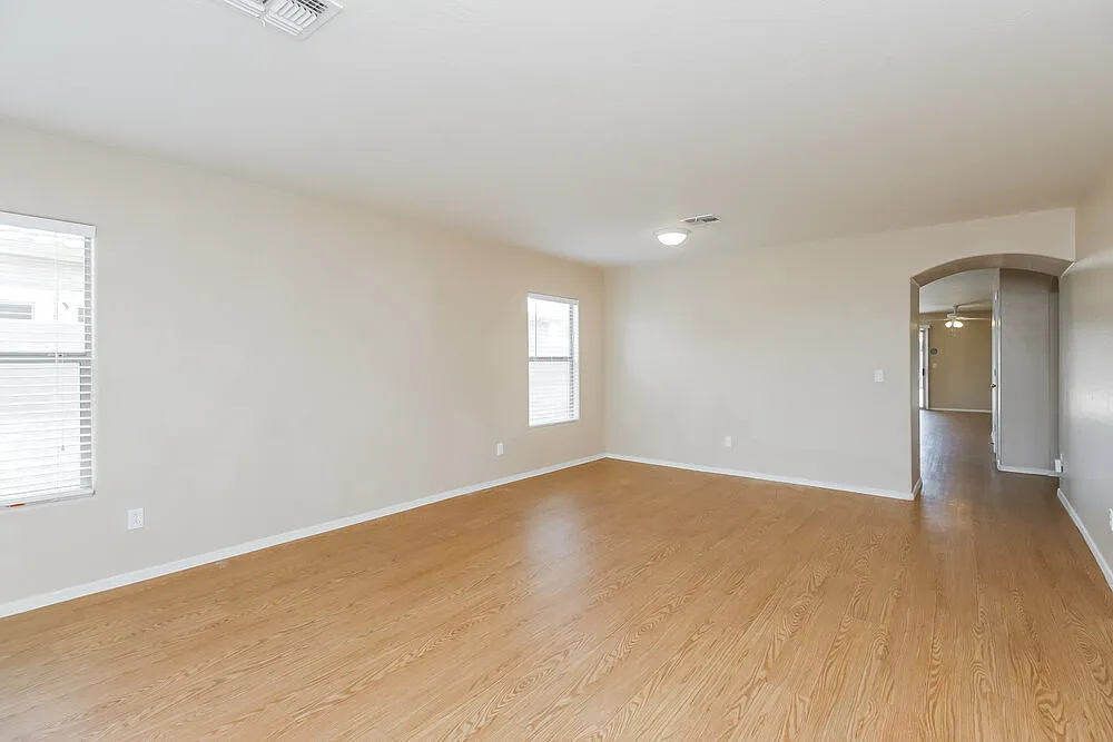 4 bed, 2.0 bath, 1955 sqft, $2,380 — Photo 3