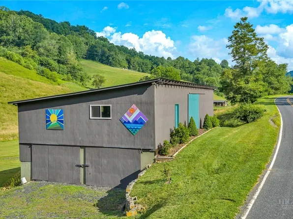 2780 Big Piney Creek Road, Lansing, NC 28643