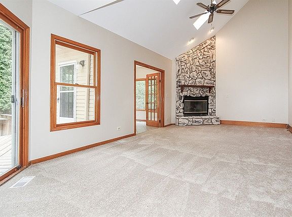 5th image of 768 Duxbury Ln