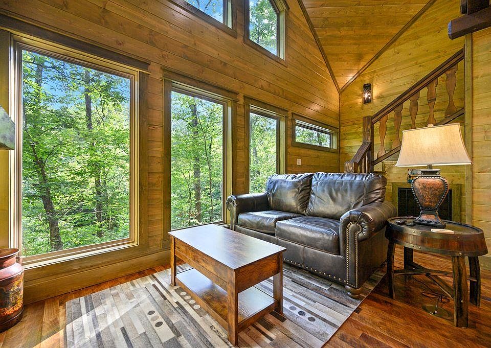 1st image of 122 Sherwood Forest Ln