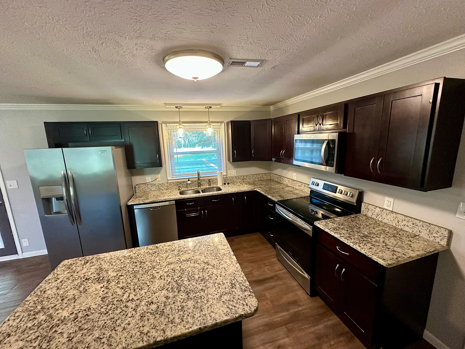 3 bed, 1752 sqft, $1,890 — Photo 4