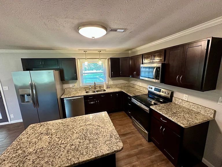 1115 Patrick St — Photo 4