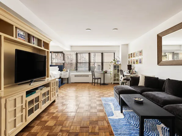 301 East 48th Street image 1 of 6