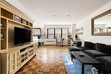 301 East 48th Street #3L image 1 of 7