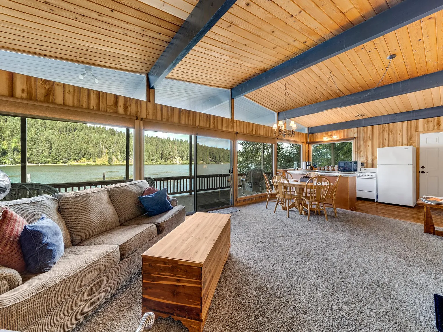 1015 W Kidd Island Rd — Photo 1