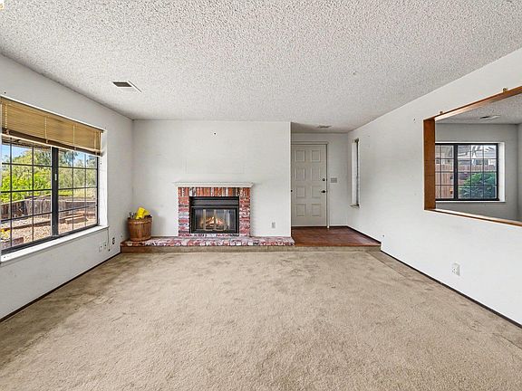 4th image of 1757 Stuart Ct