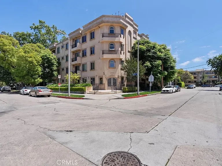 11280 La Maida St #303 — Photo 15