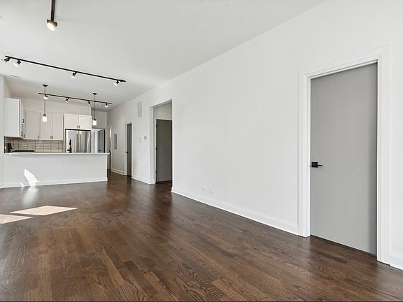 4th image of 1622 N Rockwell St #2