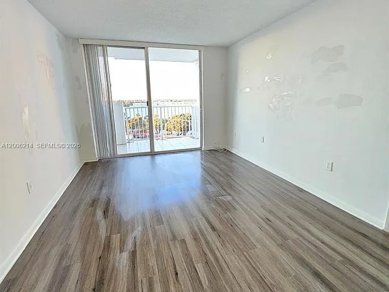 1200 NE Miami Gardens Dr #812W — Photo 2