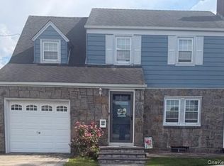 1020 Garden Pl, Baldwin, NY 11510