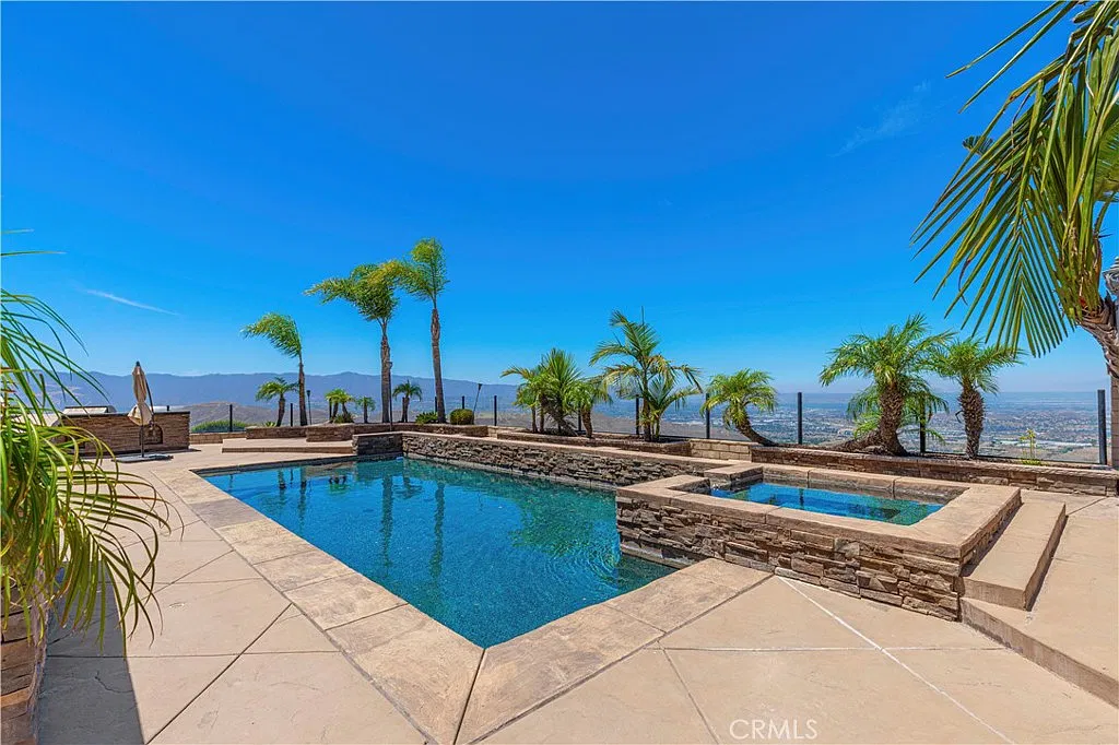4 bed, 3683 sqft, $5,500 — Photo 1