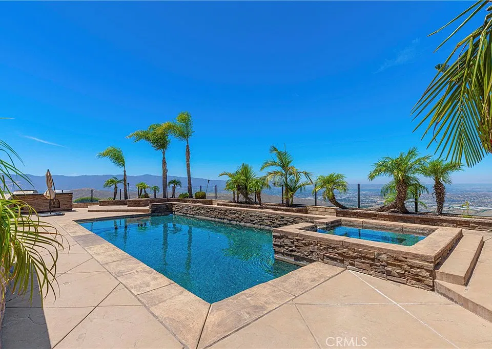 18458 Lakepointe Dr