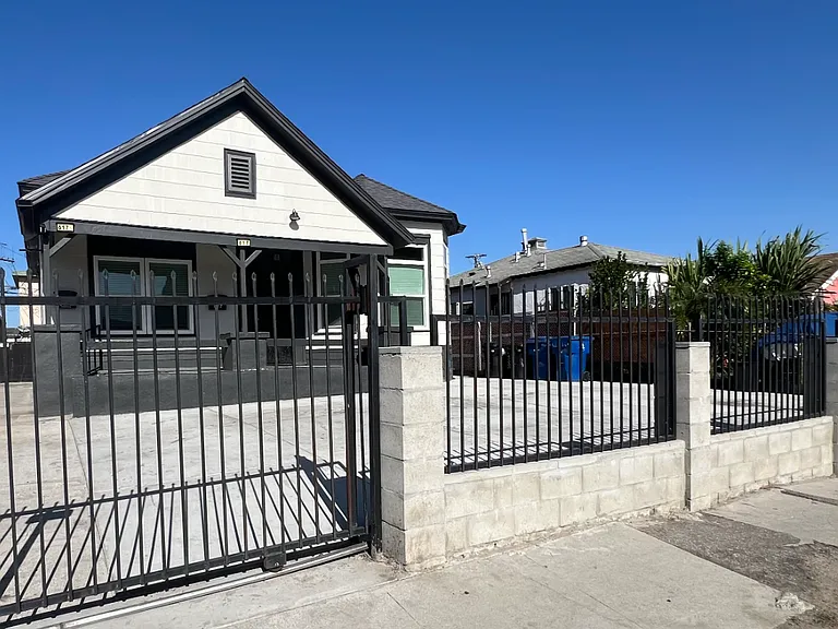 617 W 76th St — Photo 11