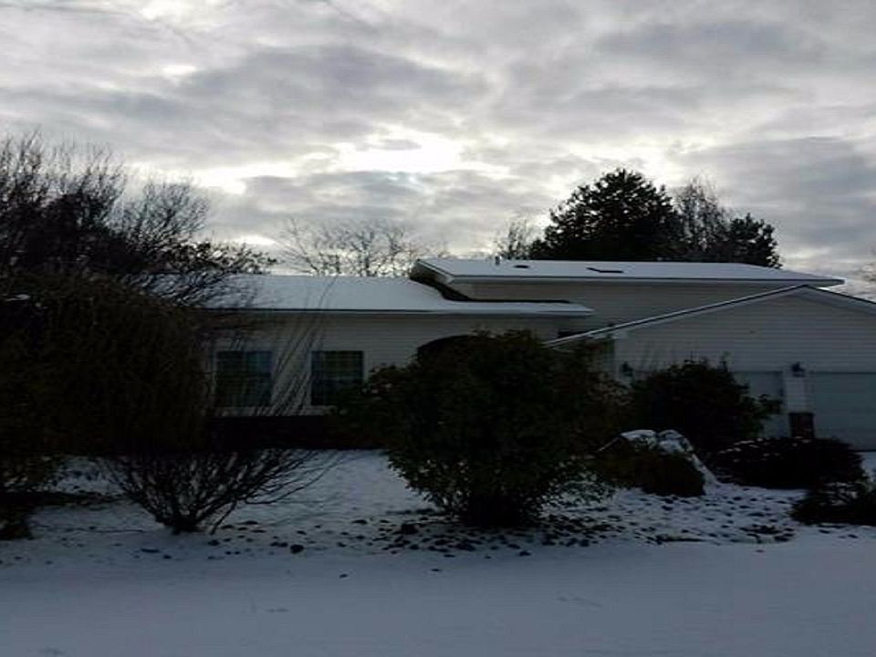 1st image of 858 S Meadowlark Ln