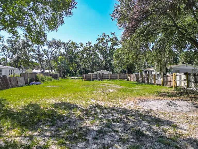 6920 Delano Ave — Photo 23