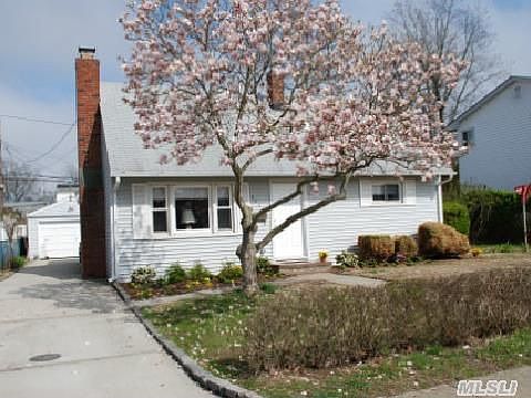 3rd image of 2581 Nassau Ave