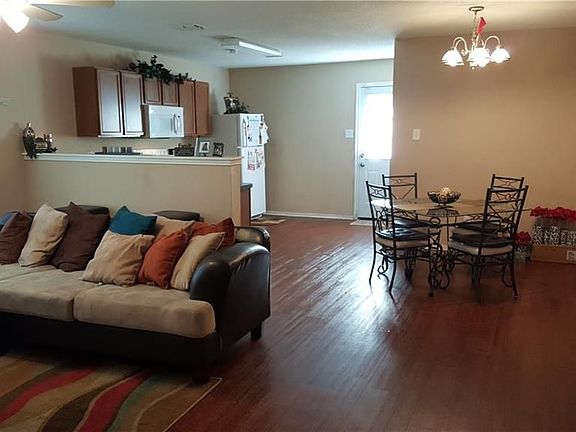 3rd image of 708 Panola Dr