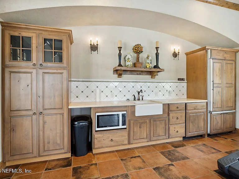 470 Servia Dr — Photo 57