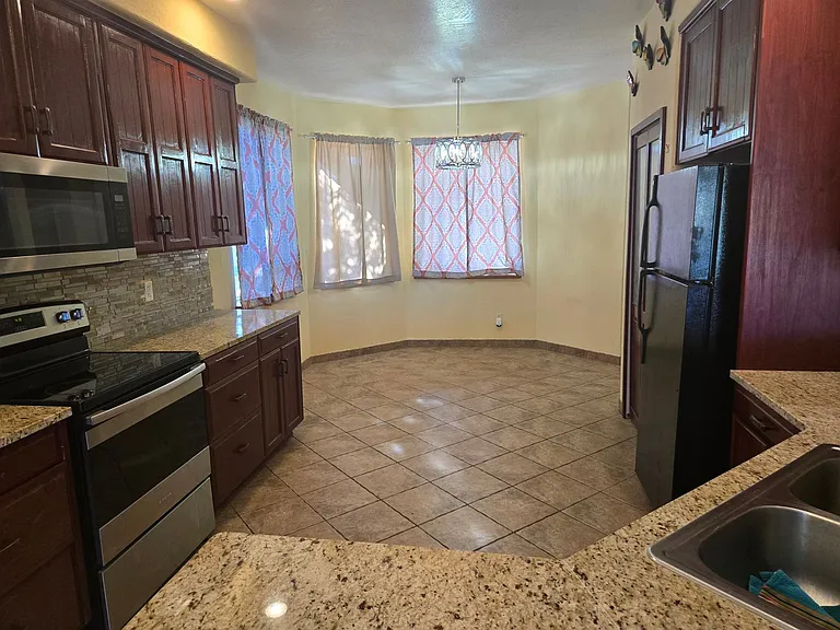 4784 Cottonwood Rd — Photo 2