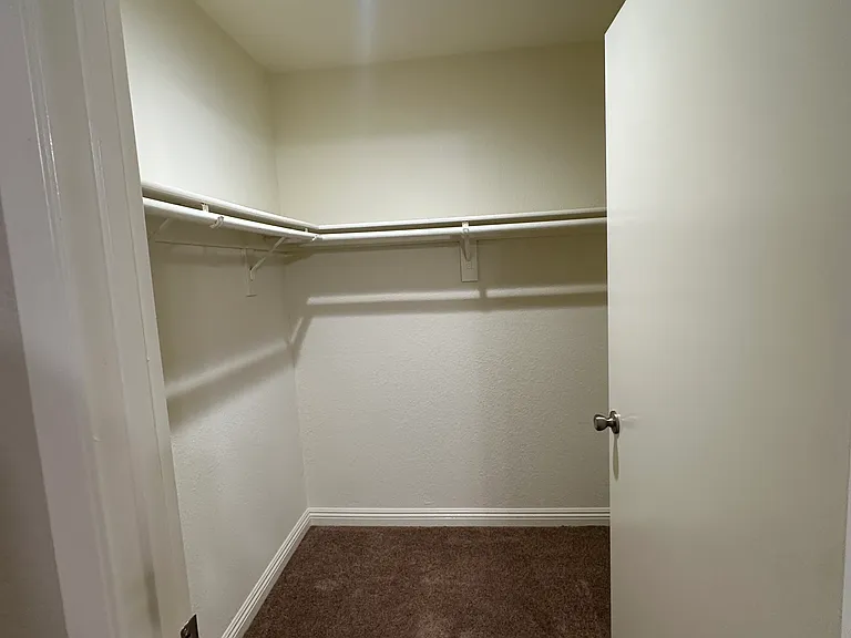 Tamarack Gardens Apartments — Photo 9