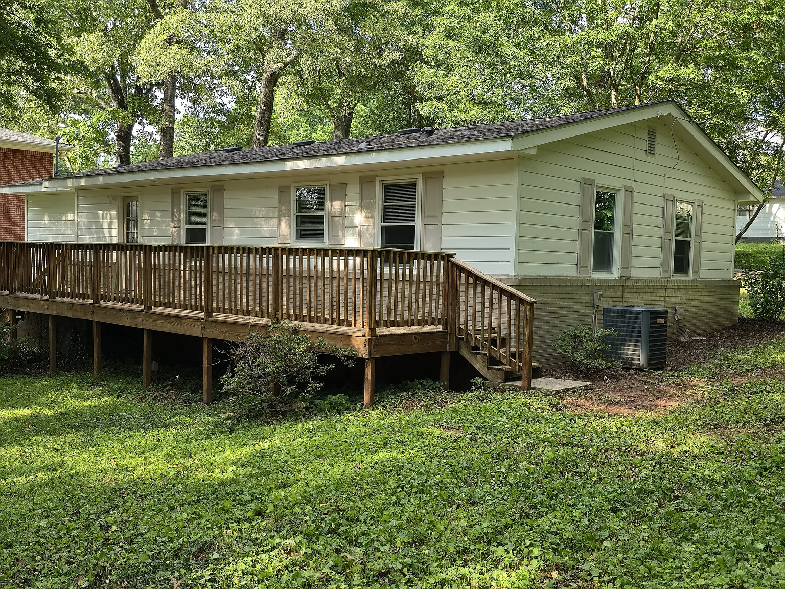 3 bed, 988 sqft, $1,900 — Photo 2