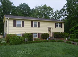 4071 Red Brush Rd, Mount Airy, NC 27030