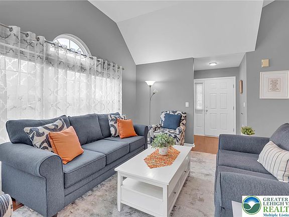 4th image of 2845 Donegal Dr