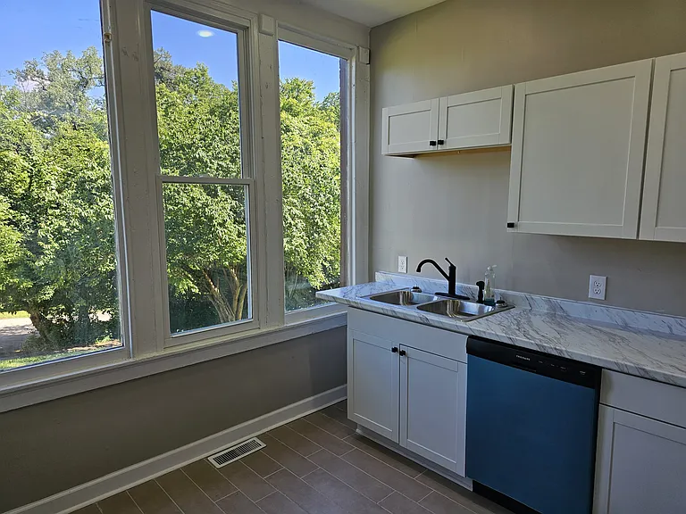 2101 Monmouth St #1 — Photo 6