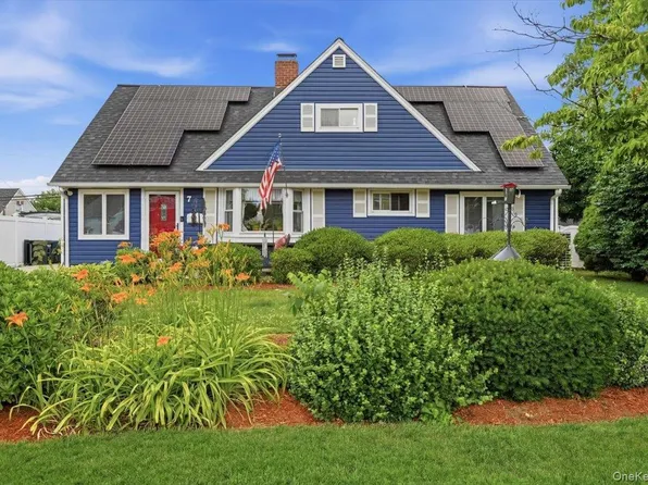 7 Disc Lane, Wantagh, NY 11793